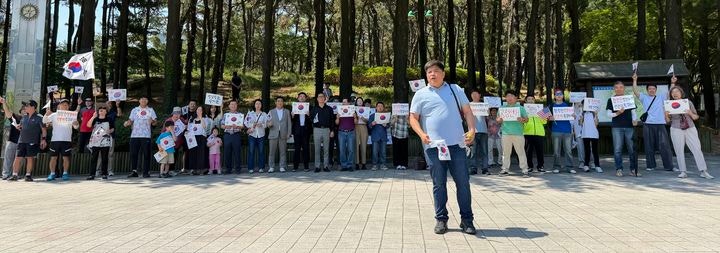 유모차부터 3대가 함께한 수원 집회 현장